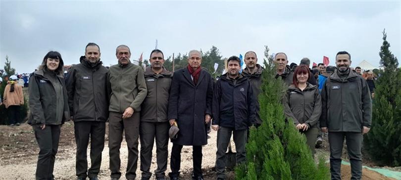 ​21-26 Mart Orman Haftası münasebetiyle düzenlenen ağaç dikme programı, Bursa Vali Yardımcı Sayın Hulusi Doğan ve Bölge Müdürümüz Sayın Hacı Ahmet Çiçek’in katılımlarıyla gerçekleştirildi.
