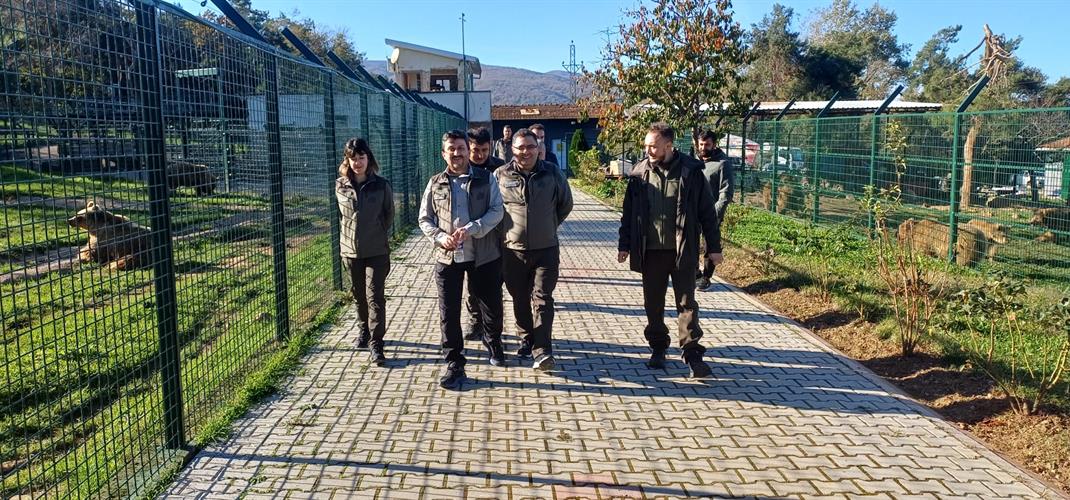 Doğa Koruma ve Milli Parklar Genel Müdür Yardımcısı Sayın Paşa Enver BAYSA, Celal Acar Yaban Hayvanı  Kurtarma ve Rehabilitasyon Merkezi'ni ziyaret ederek merkezdeki çalışmaları yerinde inceledi.