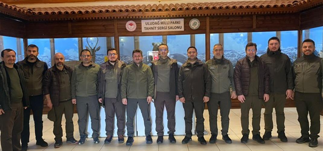 Genel Müdürlüğümüz 1. Hukuk Müşaviri Sayın Alperen Korkmaz, Doğa Turizmi Daire Başkanı Sayın Onur Tatlıcan ve beraberindeki şube müdürleri, Uludağ Milli Parkı’nda bir dizi inceleme gerçekleştirdi.